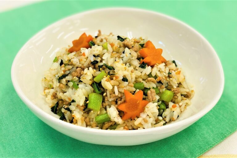 小松菜と豚そぼろの甘から混ぜご飯