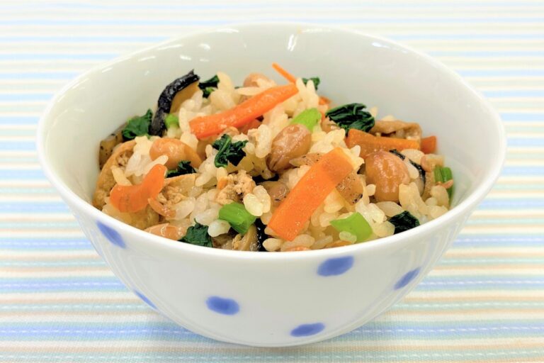 炒り豆と小松菜の五目混ぜご飯