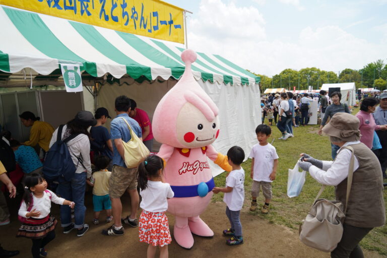 ５月３日（水・祝）ハギュットマンが花の祭典に登場するよ！会いにきてね