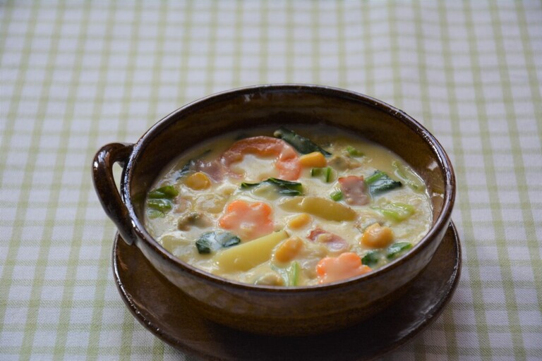 小松菜入り！新じゃがとコーンのチャウダー