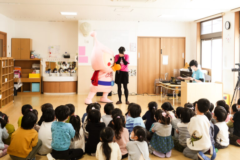江戸川区の保育園でグリーティングショーを行いました