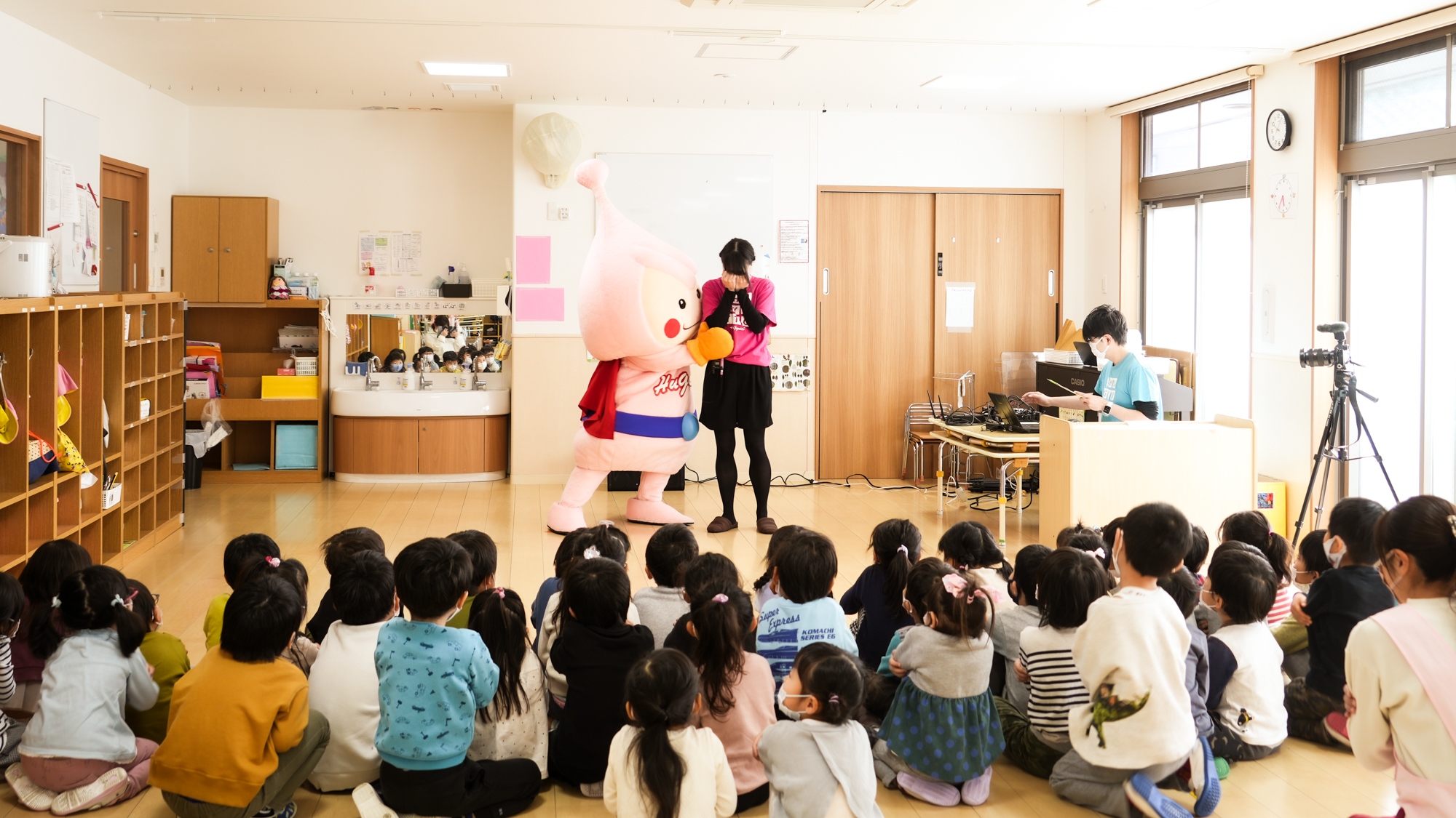 江戸川区の保育園でグリーティングショーを行いました